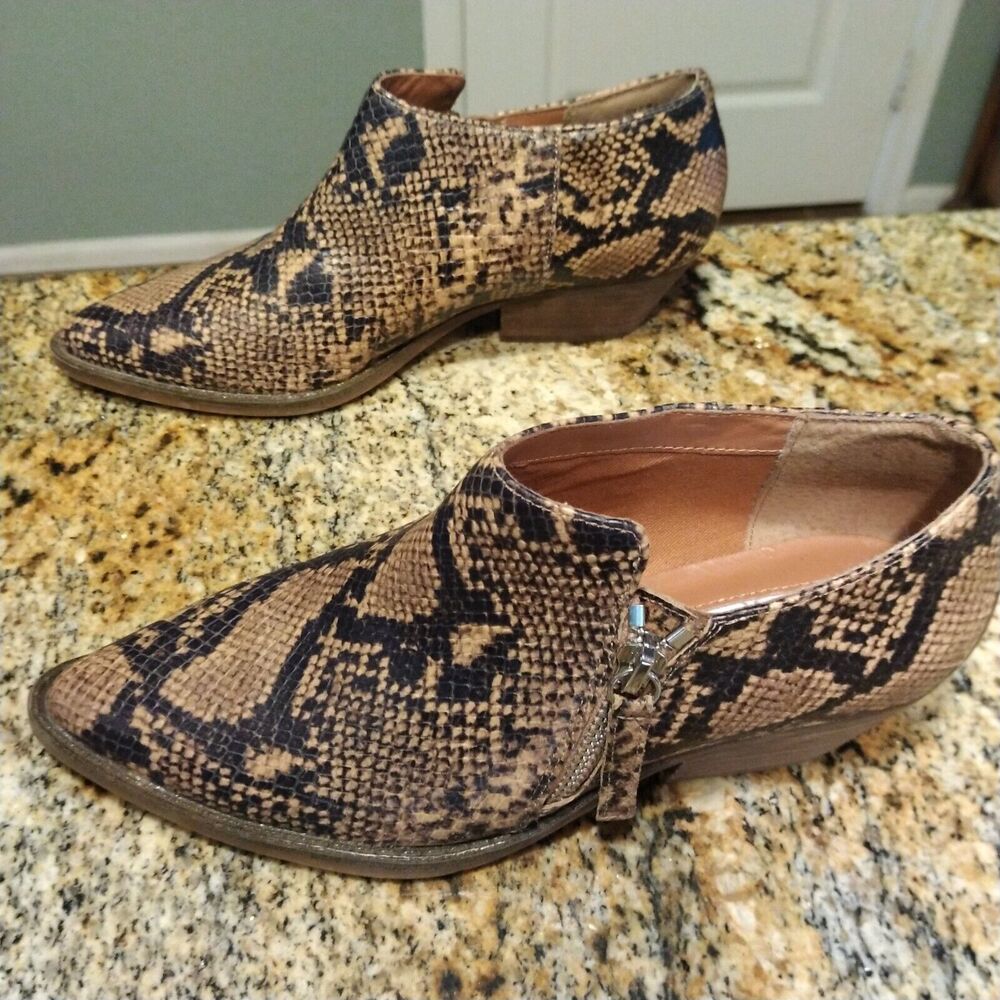 Women's Chelsea & Violet Booties Size 6M Beige & Black Faux Snake Skin Print